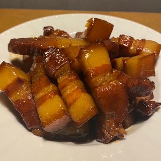 Panceta estilo hongshao con arroz blanco 