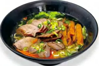 188. Ramen in brodo con manzo