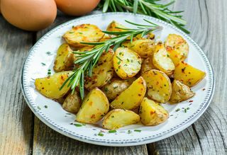 Cartofi copti cu rozmarin