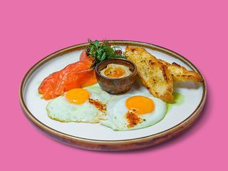 Ouă prajite cu somon