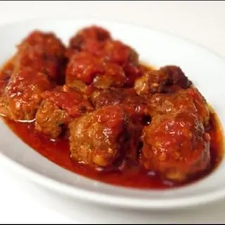 Arroz blanco con albóndigas