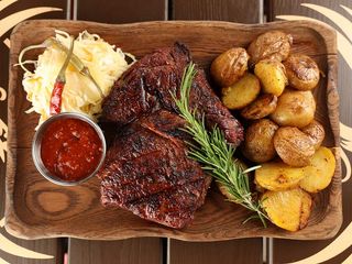 Стейк Рібай з печеною картоплею і салатом з капусти (300g)