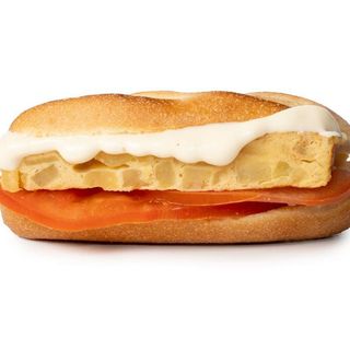 14. Tortilha de batata, tomate e maionese