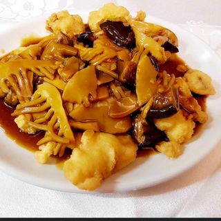 Sepia Con Bambú Y Setas Chinas