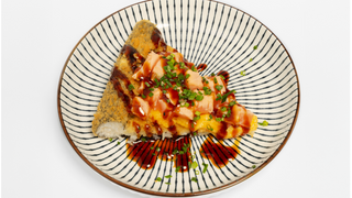 Pizza pieczona z łososiem