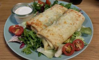 Naleśniki z szarpaną wieprzowiną