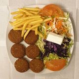 Plato falafel con ensalada