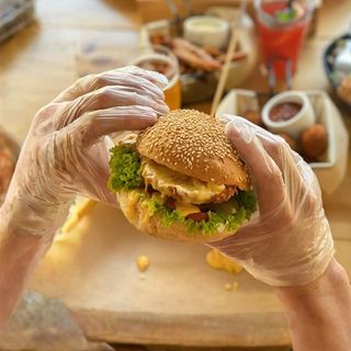 1x Burger Lastking 150g + 1x Frytasy Belgijskie