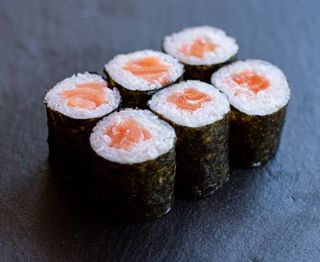 Hosomaki z łososiem
