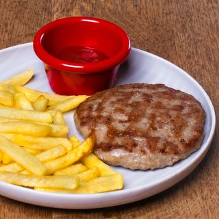 Pljeskavica sa pomfritom