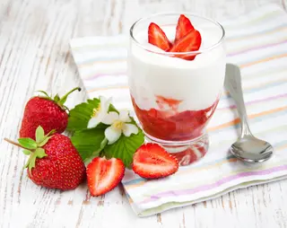 Strawberry Greek Yogurt (L)