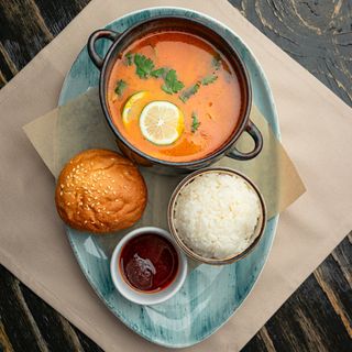 Том-ям с морепродуктами