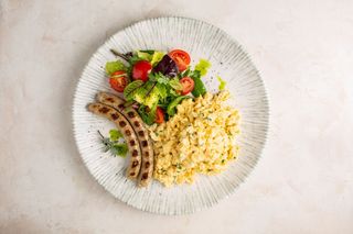 Скрембл з ковбасками та томатами (420г)