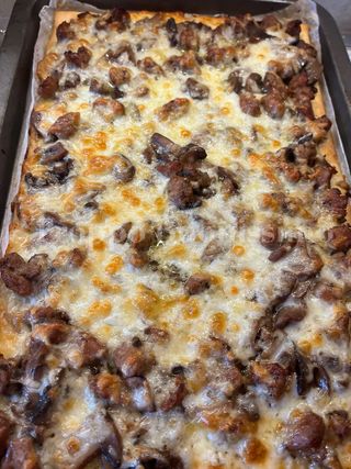 Funghi e salsiccia mezza teglia 6 pezzi