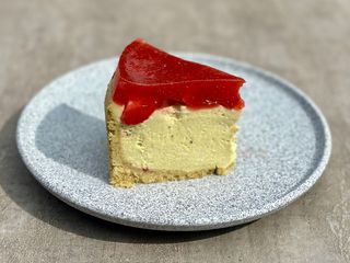 Чізкейк «Фісташка - полуниця»