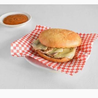 Bocadillo De Lomo Y Queso