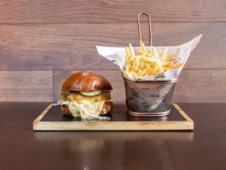 Classic Cheese Burger +  Картофки Classic