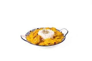 Pollo al curry con guarnición de arroz (calentar para ser consumidas)