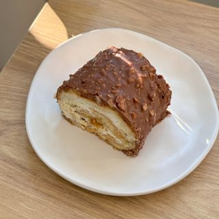 Рулет Сникерс