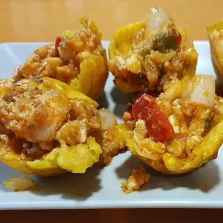 Tostones Rellenos de Enchilado de Pescado