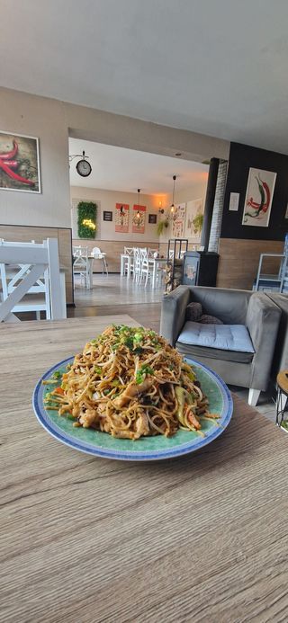 Makaron z mięsem mix i krewetkami