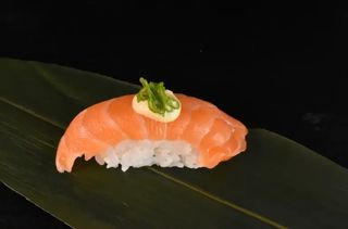 Salmon Mayo Nigiri (30g)