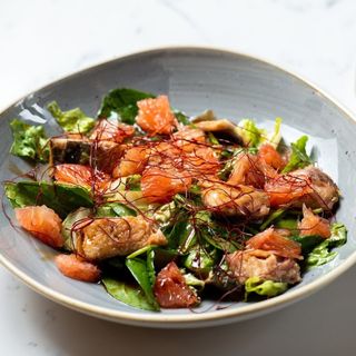 Салат з макрелі з грейпфрутом та соусом лемонграс 