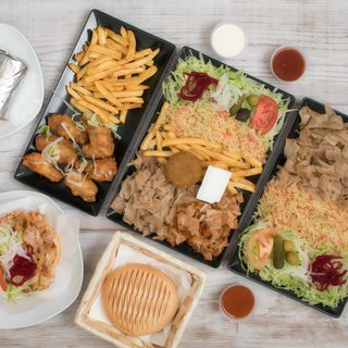 Plato Con Patatas Y Carne Mixta