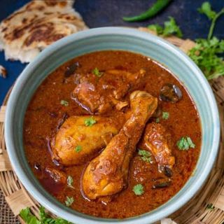 CHICKEN STEW (served with either rice ,chips ,chapati,ugali)