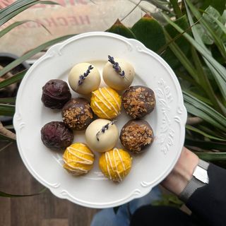 Цукерки в наявності