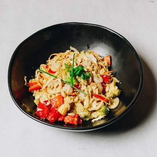 Wok noodli s gamberima