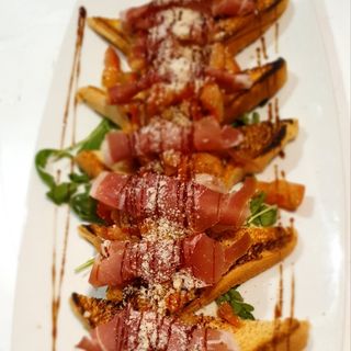 Brusketi sa pršutom