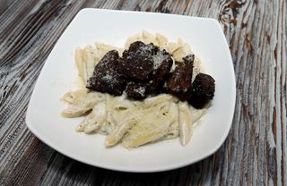 პენე ლურჯი ყველით და სუკის ნაჭრებით