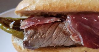 Bocadillo De Bistec A La Plancha