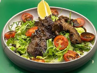 Salata verde cu rucola si muschi de vita