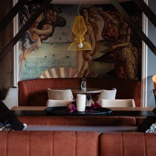 Obrajori de vita cu piure de cartofi, legume si sos brun 