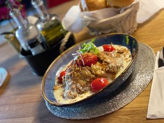 Obrajori de vitel cu piure taranesc