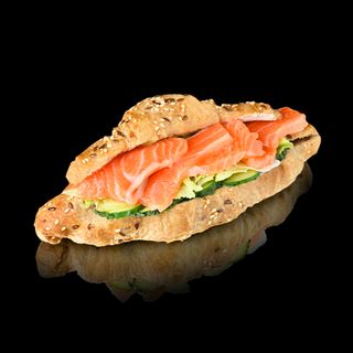 Круасан з лососем 