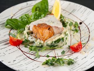 Лосось  зі шпинатом та вершками (120/100/50)