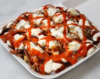 Kebab kapsul (Mięso,Frytki, ser, sos)