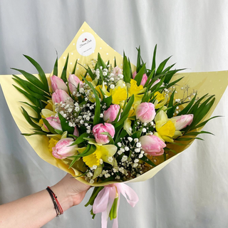 Buchet narcise si lalele