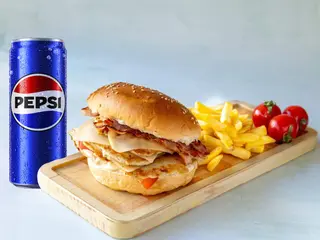 Trodupli Cezar burger, pomfrit i Pepsi