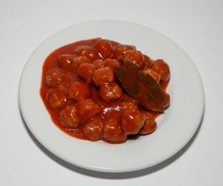 Media Ración Albóndigas Con Salsa De Tomate (150 G.)
