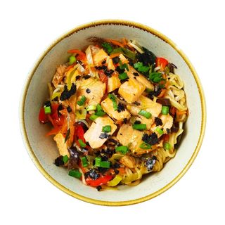 Лапша яичная с лососем