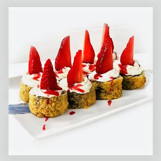 75.Hosomaki fritto con frutta