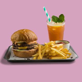 Juneći dupli smash burger + Ledeni čaj breskva