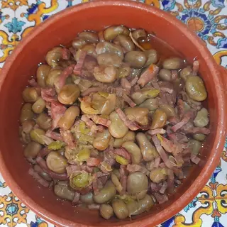 Favas com Bacon e Chouriça