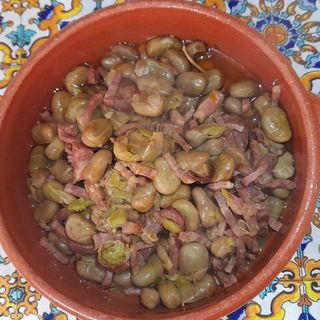 Favas com Bacon e Chouriça