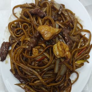 Tallarines Fritos Con Tres Delicias