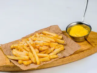 Картопля фрі з Пармезаном (140/50g)
